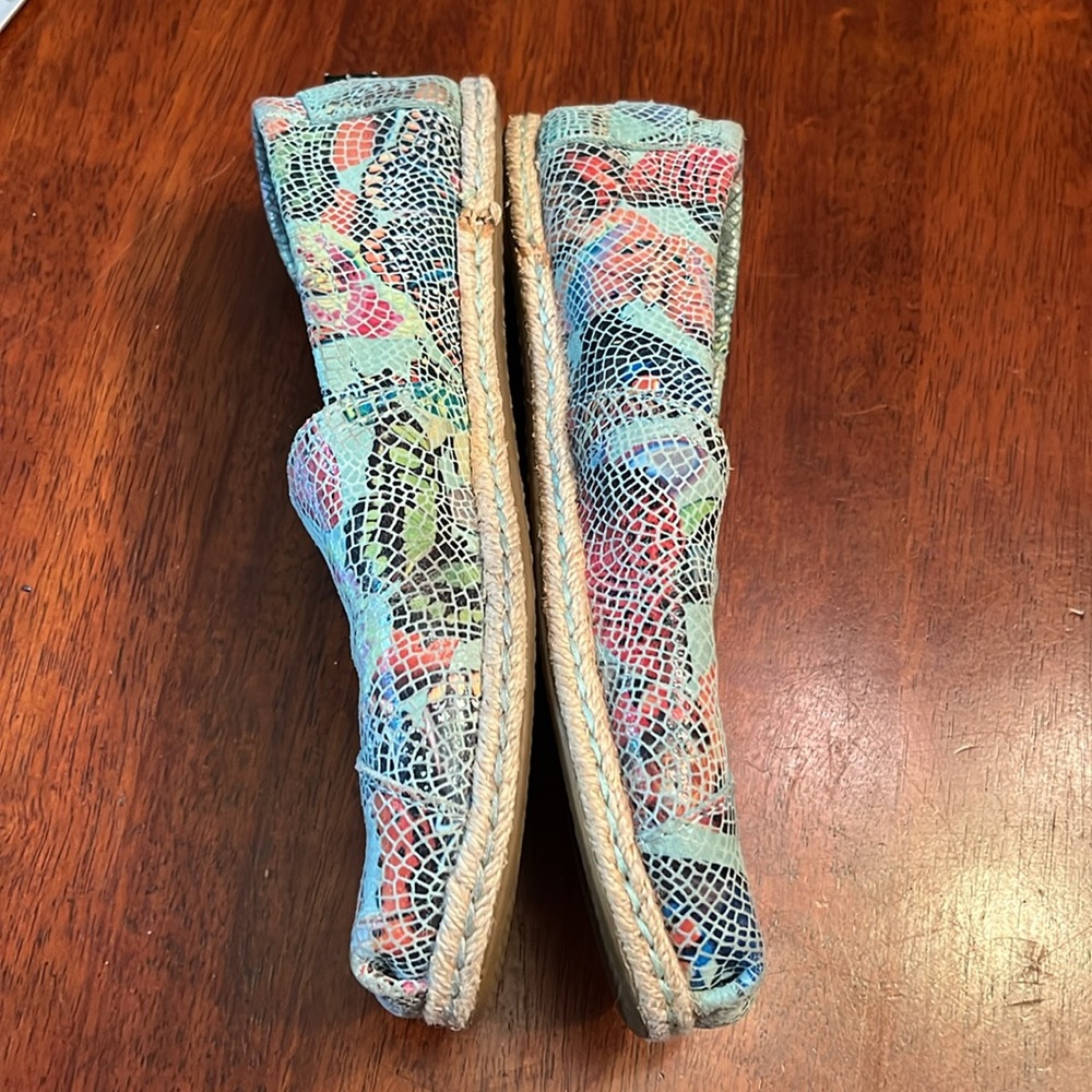 TOMS Multicolor Butterfly Pattern Slip-Ons Women’s 8.5 - Picture 5 of 11